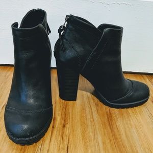 Levi's Black Boots